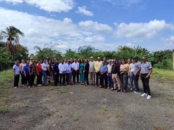 10 Abril – El Alcalde Pedro Estrella y la la Directora Provincial De Cultura Deyanira Ovalles reciben en San Víctor a José Luis Rodríguez encargado de Casa de Cultura del Ministerio De Cultura Bellas Artes y Cultos donde se socializó y se presentó el terreno donde se construirá la Casa De La Cultura De San Víctor.
