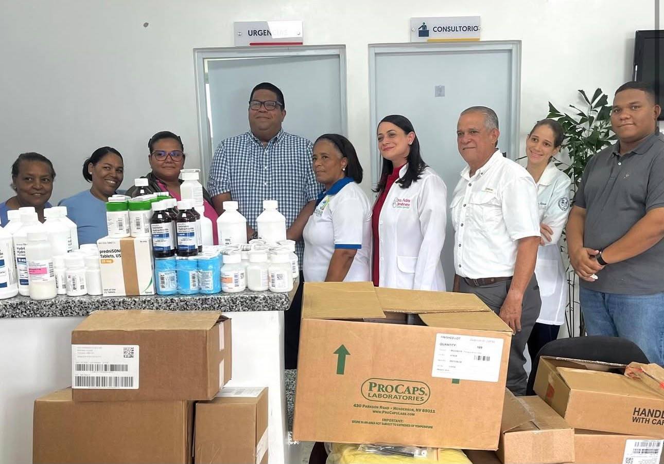 22 Mayo – El alcalde Pedro Estrella, en alianza con la Fundación Proyecto Acción Social Comunitaria y el Hospital Buen Samaritano, presidido por Daniel Chávez, entregan medicina donde fueron beneficiadas las dos (UNAD) del municipio de San Víctor Centro y Ceiba de Madera.