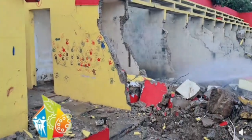 24 Junio – El alcalde Pedro Estrella siegue apostando al deporte y gracias a Ministerio De Deportes comenzaron los trabajos del Multiuso con la demolición de la Cancha Municipal San Víctor, el presidente Luis Abinader sigue apoyando los gobiernos locales.